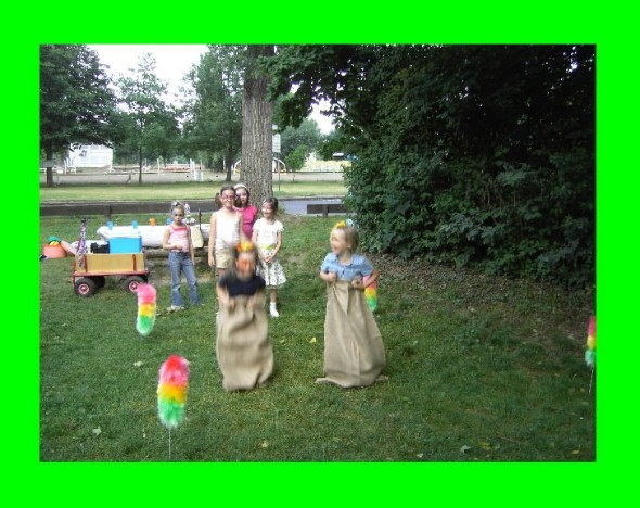 Spiele_für_Kinder_Sackhüpfen_1a-Kinderschminken_Petra_Kaufhold-Winkler